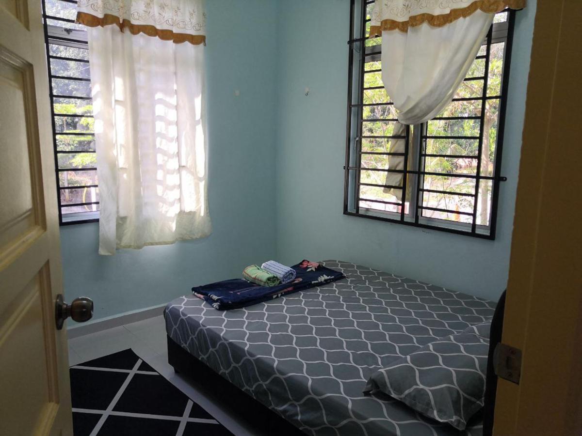Ummi'S Homestay Besut Kampung Kuala Besut Exterior photo